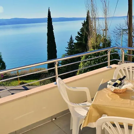 Slavinj 9 * Omiš