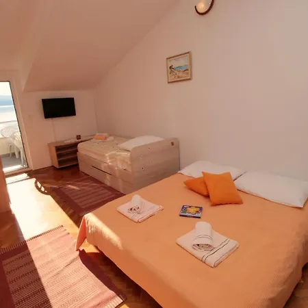 Slavinj 9 * Omiš