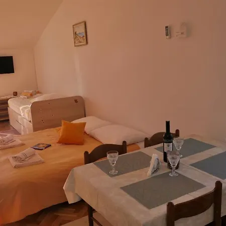 Slavinj 9 Omiš